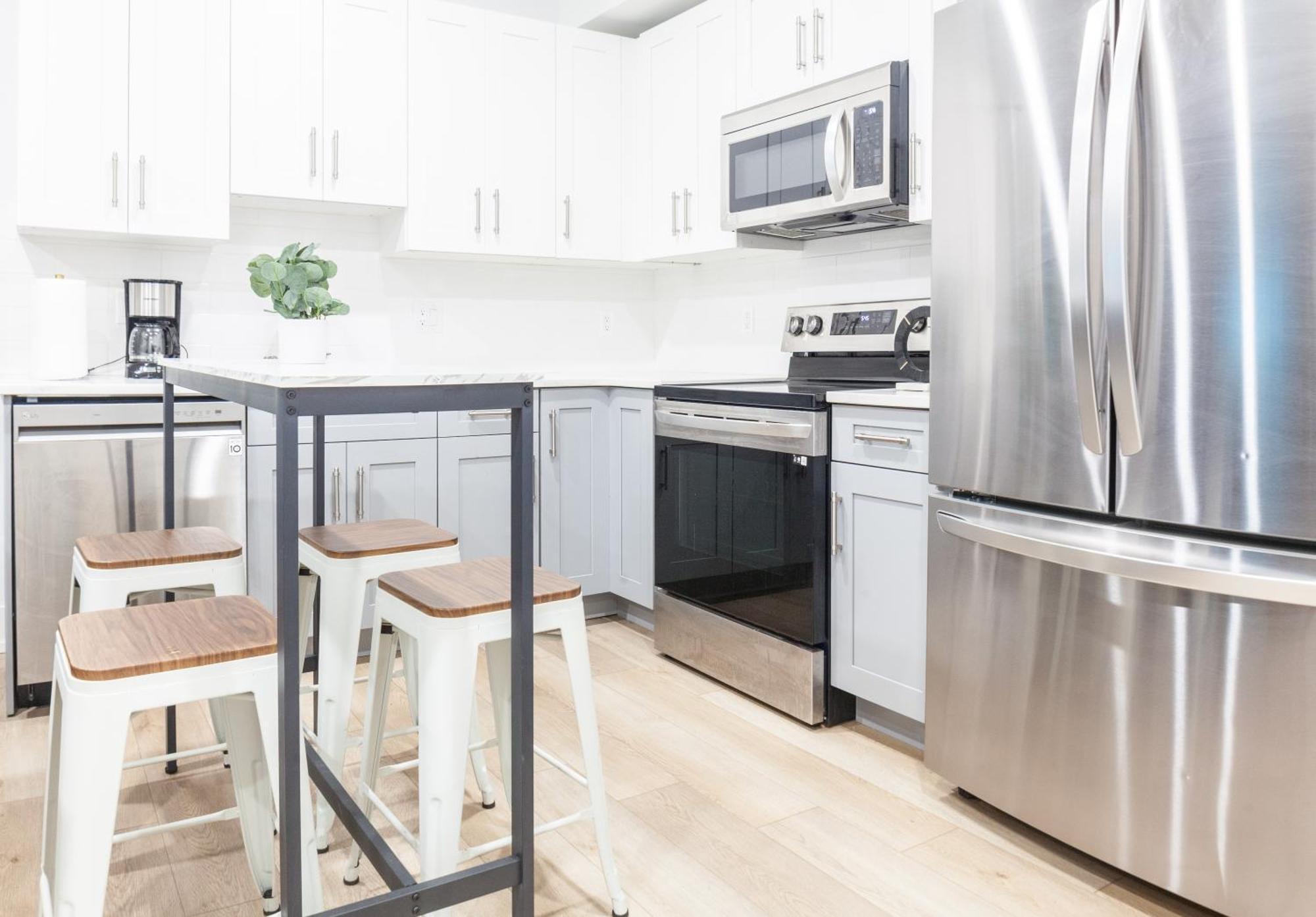Apartment 2-bedroom 2-bath- Wd,trendy -wifi-free-parking *