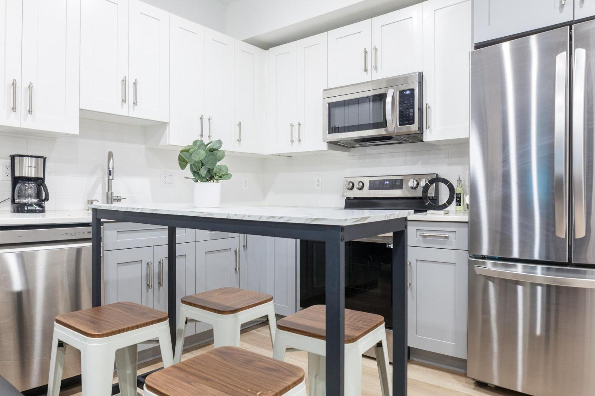 2-bedroom 2-bath- Wd,trendy -wifi-free-parking