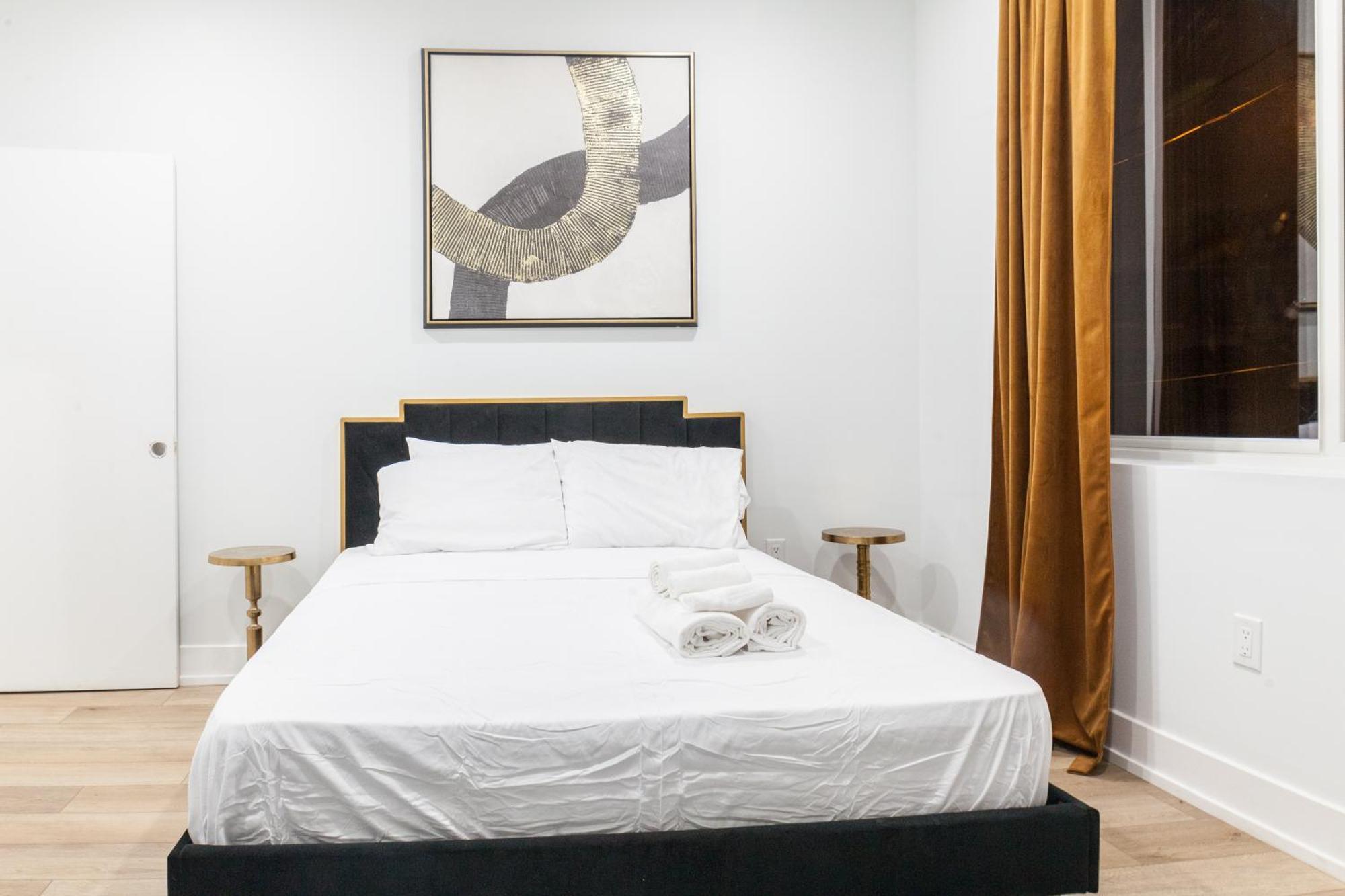 2-bedroom 2-bath- Wd,trendy -wifi-free-parking Apartment